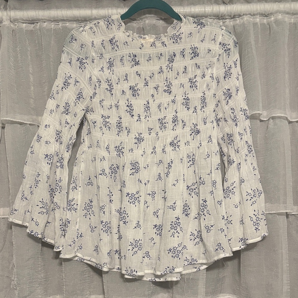 Adiva Women’s White and Blue Floral Bell-sleeve Blouse Size M